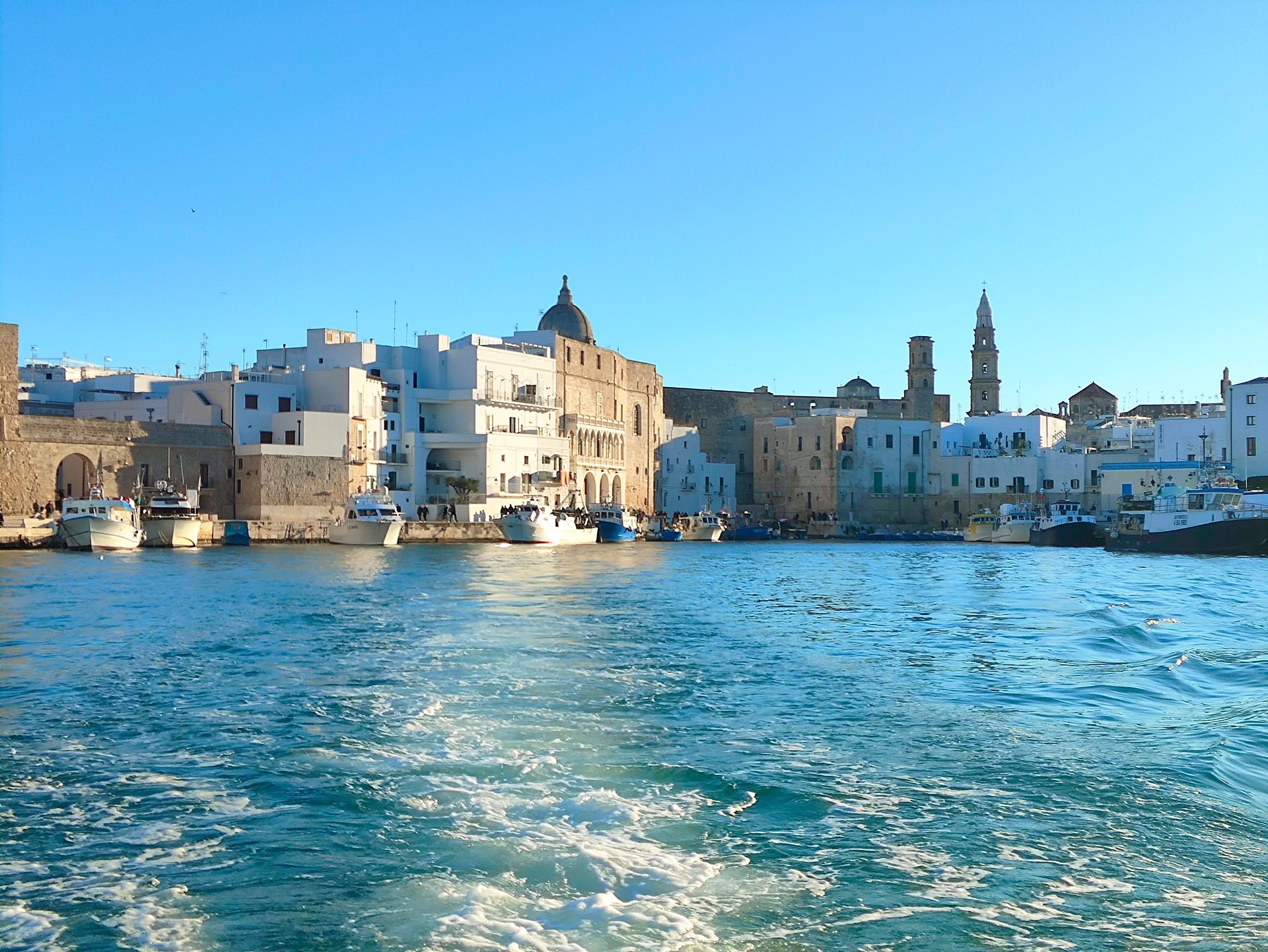 Boat tour along the coastlines of Monopoli