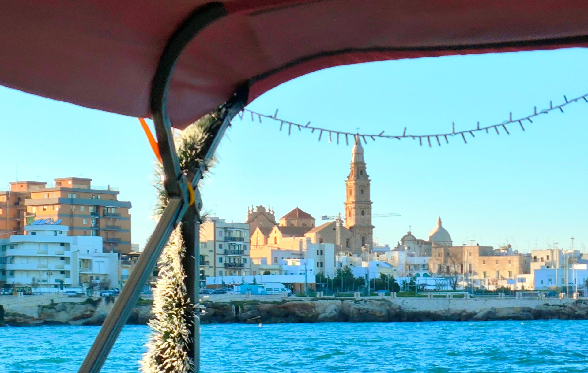 Boat tour along the coastlines of Monopoli