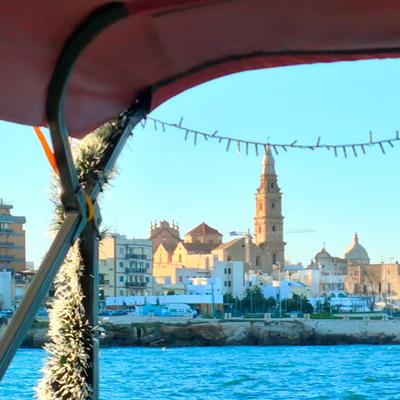 Boat tour along the coastlines of Monopoli 