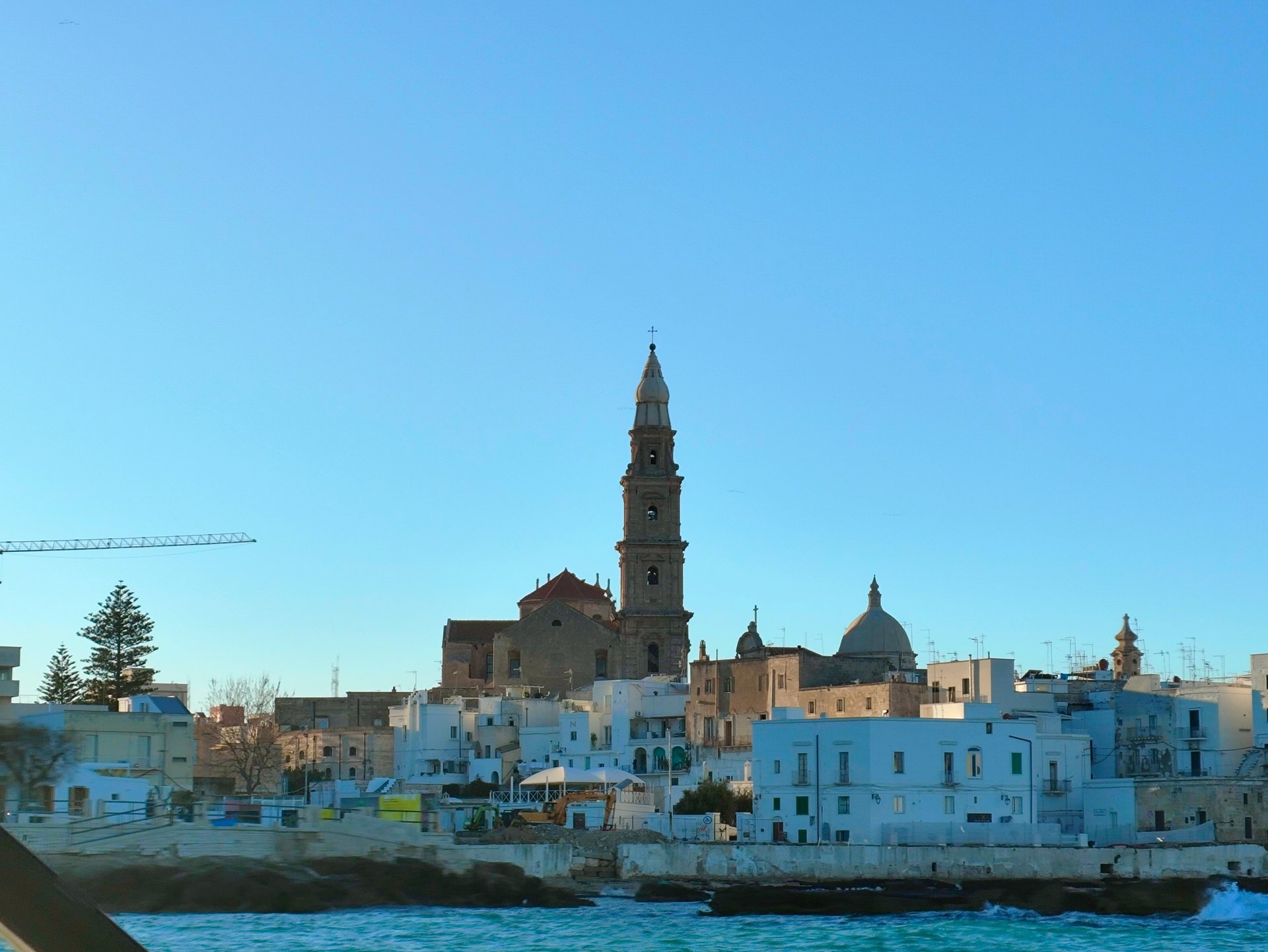 Boat tour along the coastlines of Monopoli