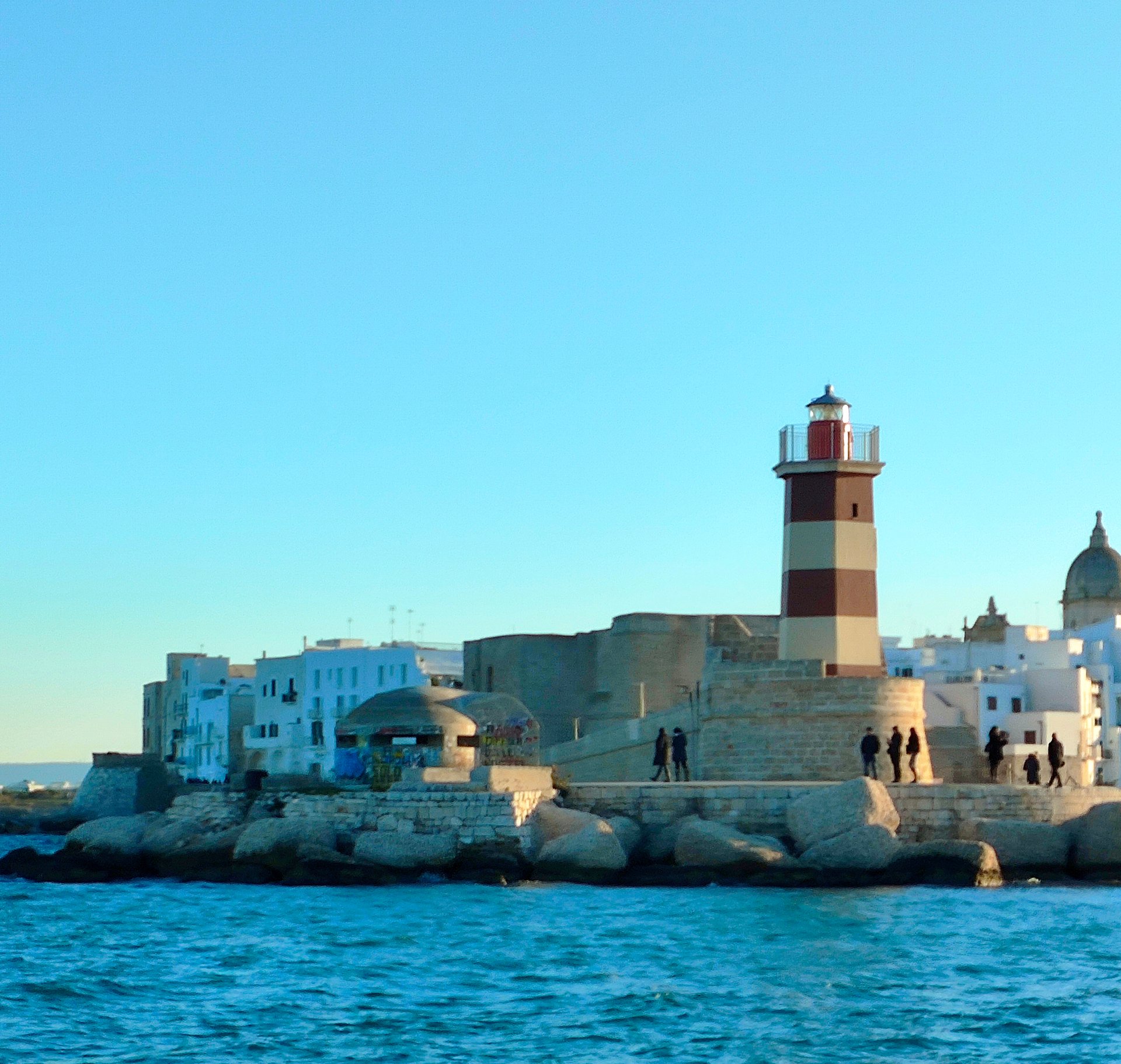Boat tour along the coastlines of Monopoli