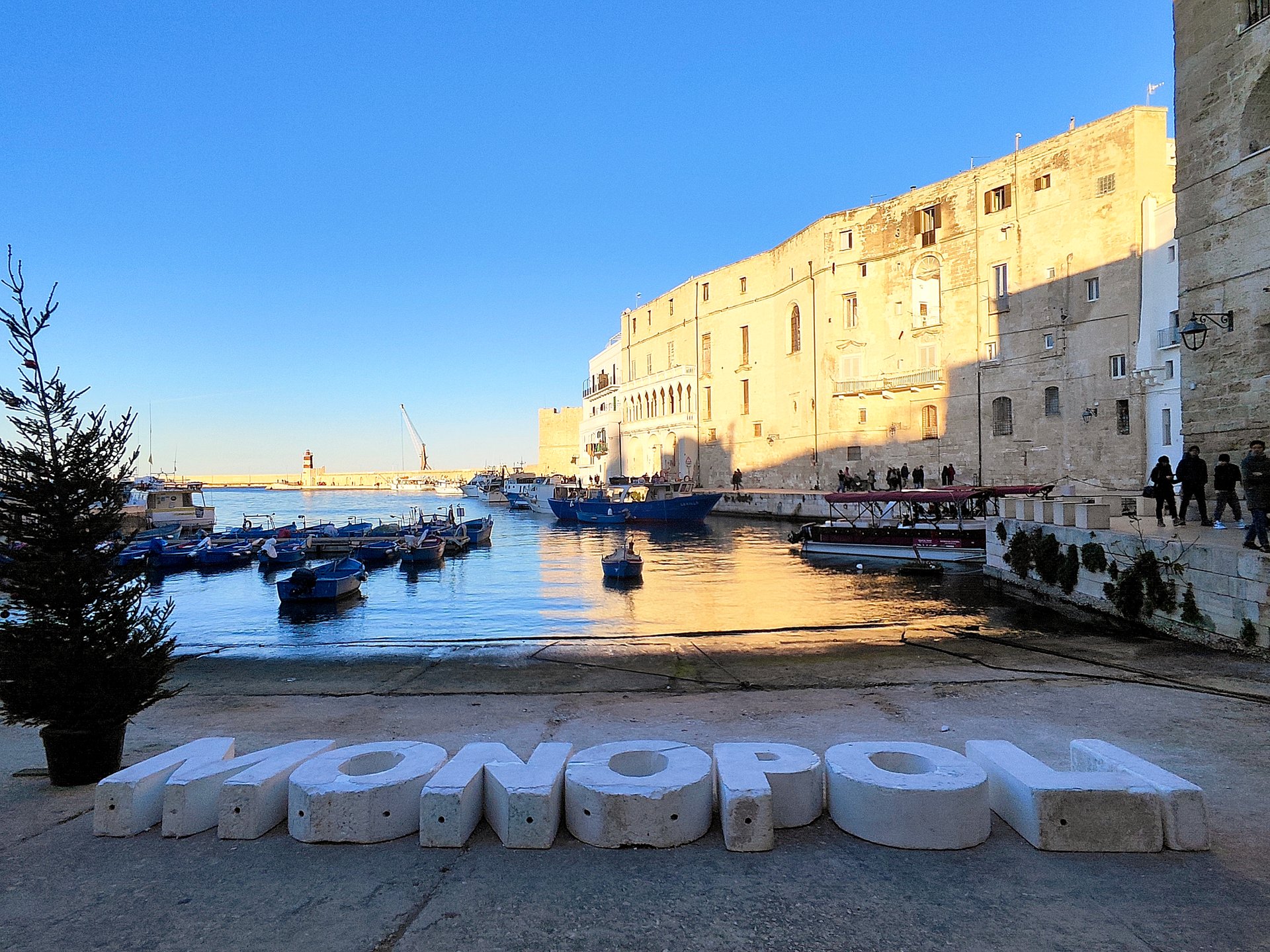 Boat tour along the coastlines of Monopoli