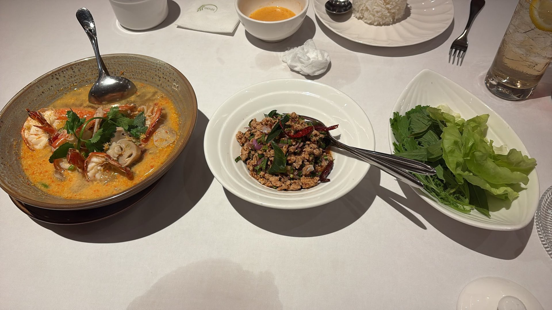 KHAO (Ekkamai)