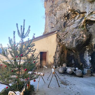 Predjama Castle