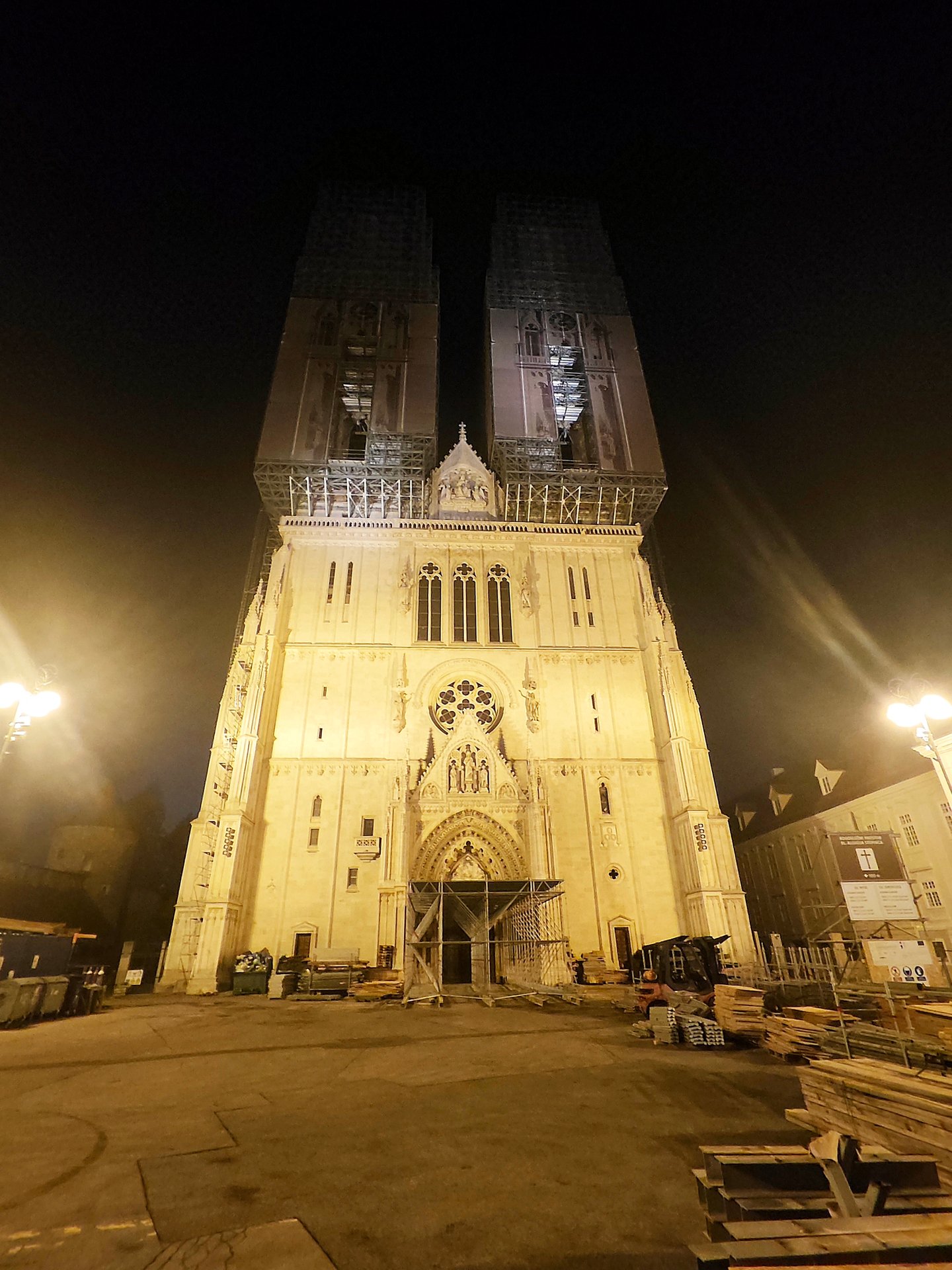 Zagreb Cathedral entry blocked for restoration works