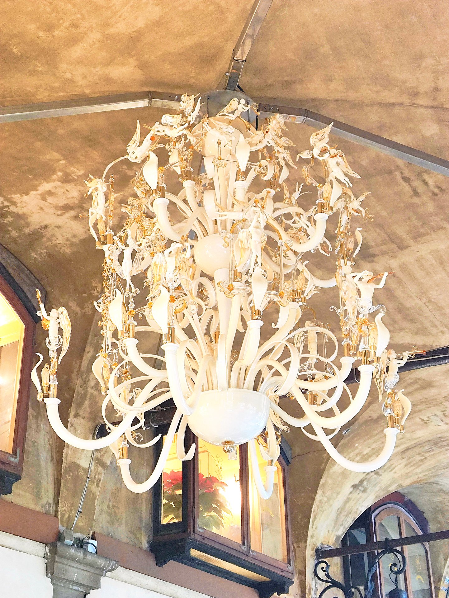 Light displays during Murano Illumina il Mondo 2025