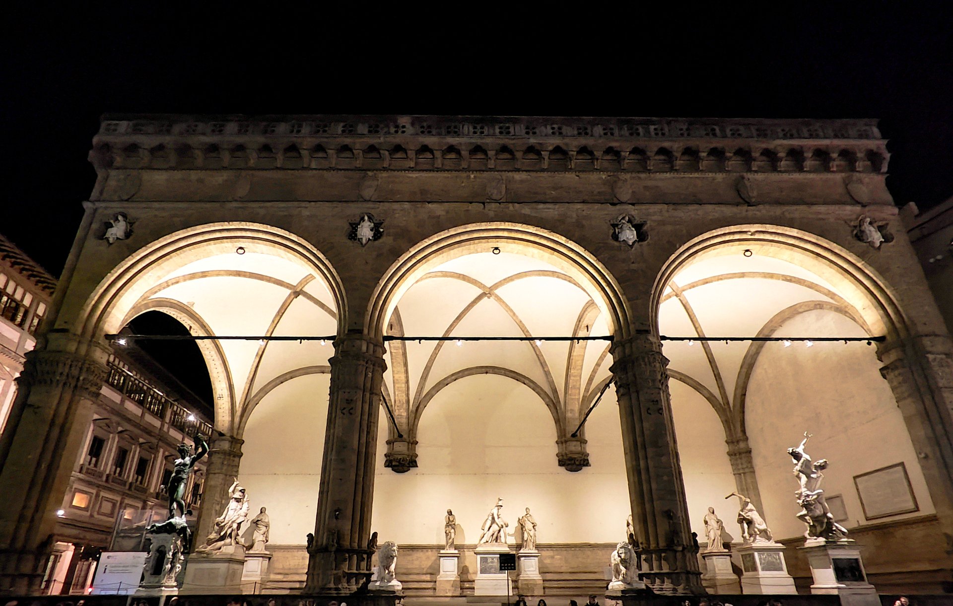 Loggia dei Lanzi at night, no ticket required