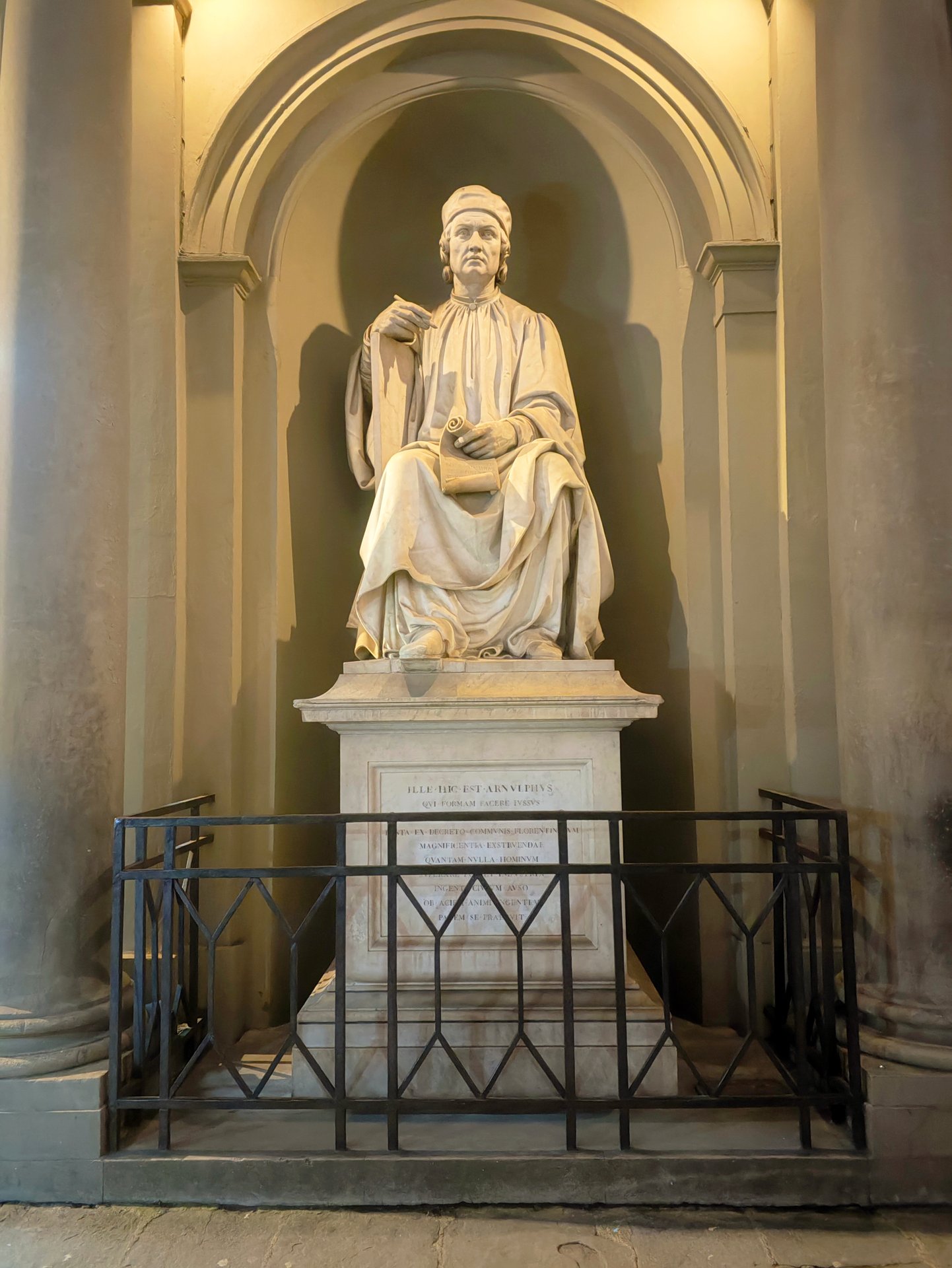 Arnolfo di Cambio, in the niche beside Brunelleschi